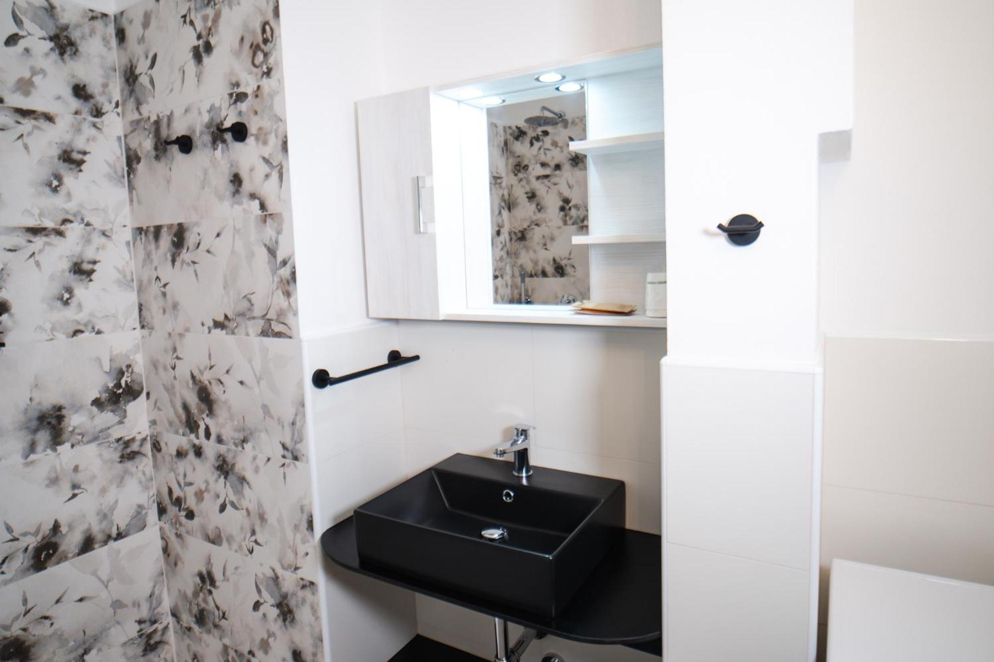 Il Cortiletto Apartment Lecco Luaran gambar