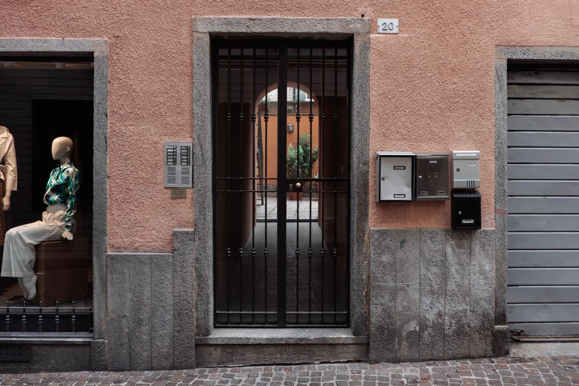 Il Cortiletto Apartment Lecco Luaran gambar